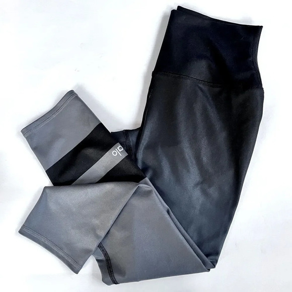 Alo Yoga Gray Gradient Ombre Stripe Airbrush Capri Leggings Size XS - Picture 3 of 6